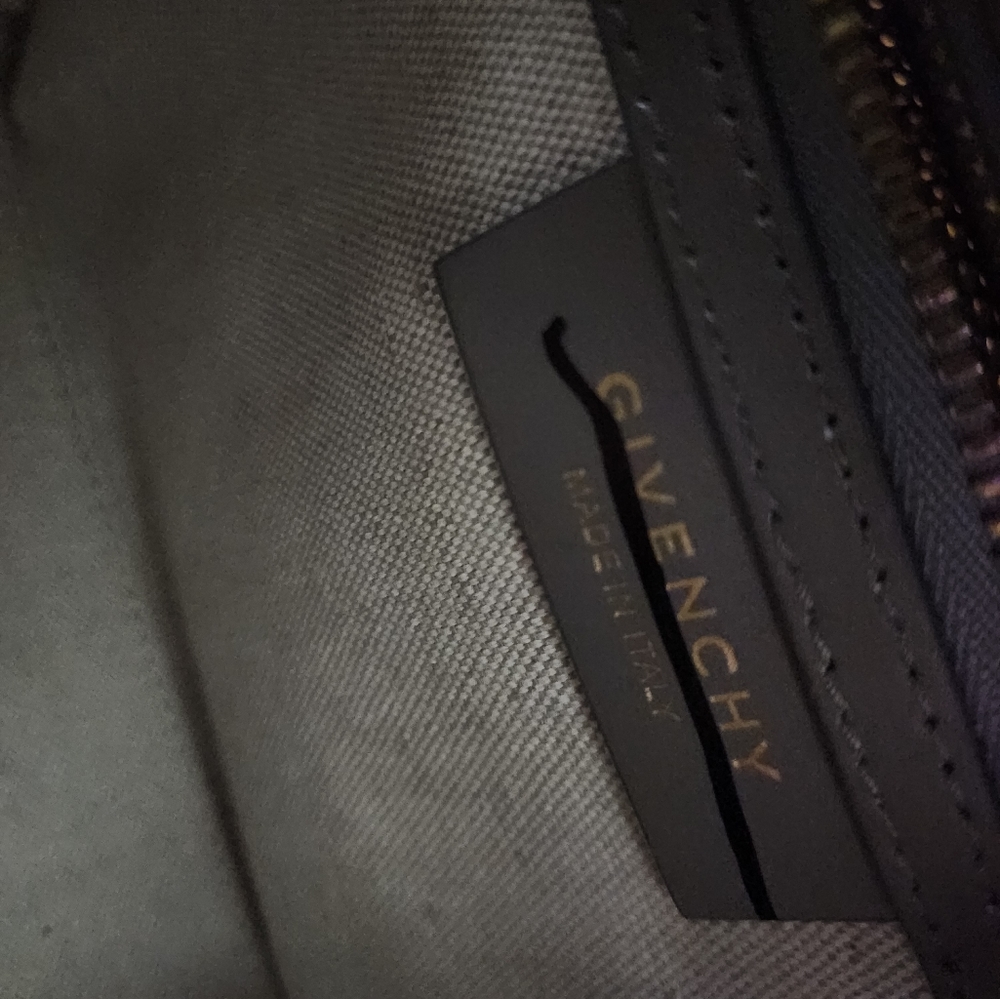 Givenchy handbag - Picture 16 of 17